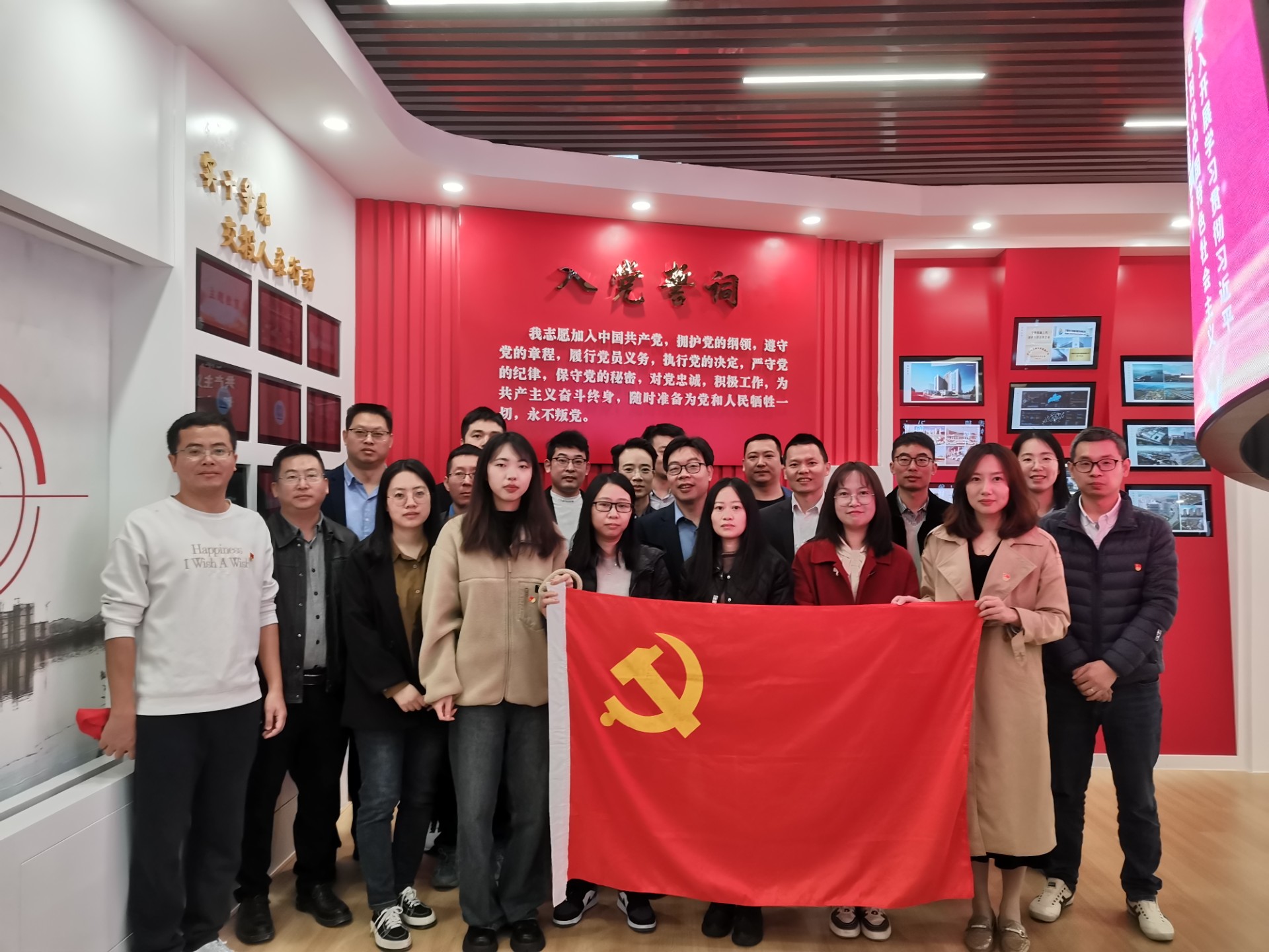 1701767399752337.jpg 市交投物流集團(tuán)黨支部 市交投勘察設(shè)計公司黨支部聯(lián)合召開主題教育學(xué)習(xí)會,葉嵐清攝3.jpg